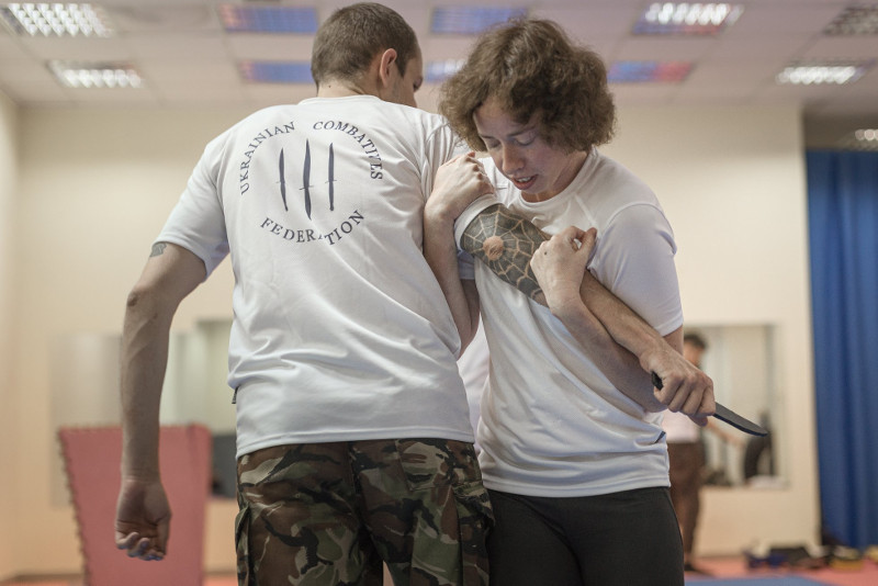 defence against knife with body control at combatives seminar